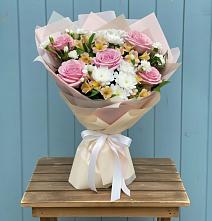 Букет цветов из:  Гвоздики, Орхидеи и Розы #REPLACE_PRED# Лысые Горы