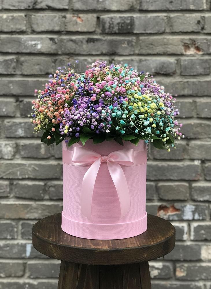 Цветочная композиция из Гипсофила и Розы в шляпной коробке в Лысые Горы