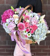 Цветочная композиция из Розы, Хризантемы, Пионы и Лизиантусы в корзине #REPLACE_PRED# Лысые Горы