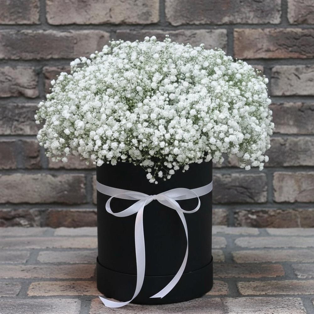 Цветочная композиция из Гипсофила в шляпной коробке в Лысые Горы