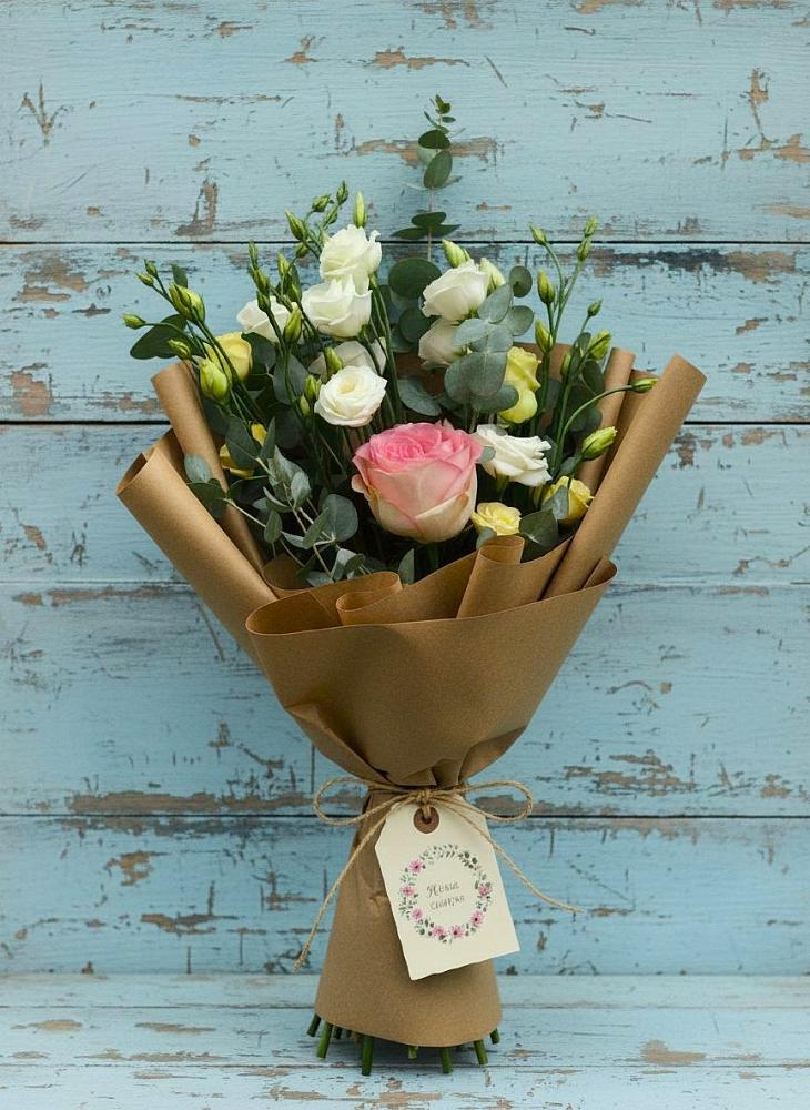 Букет цветов из: Розы и Лизиантусы в Лысые Горы