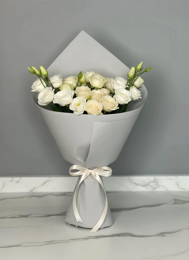 Букет цветов из: Розы и Лизиантусы в Лысые Горы