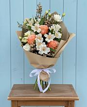 Букет цветов из:  Альстромерии, Лизиантусы, Розы и Хризантемы #REPLACE_PRED# Лысые Горы