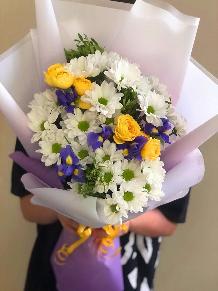 Букет цветов из: Ирисы, Хризантемы и Розы в Лысые Горы