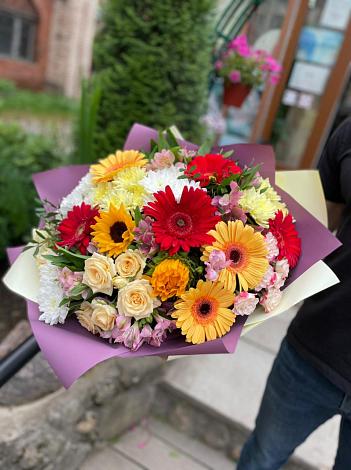 Букет цветов из: Герберы, Ромашки, Хризантемы, Розы и Подсолнухи в Лысые Горы