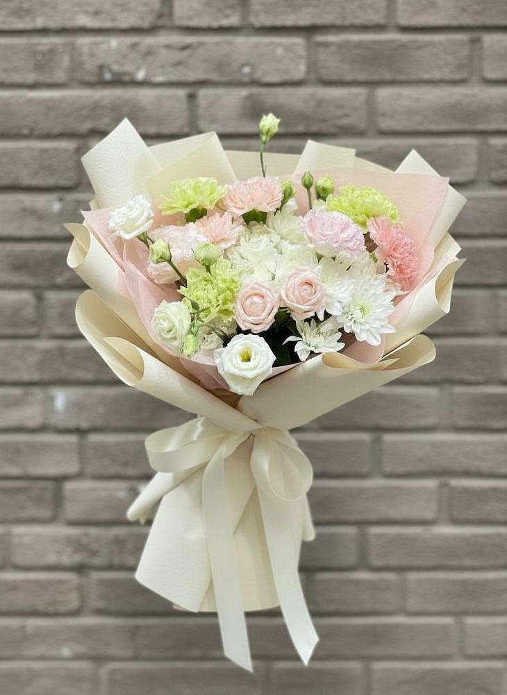 Букет цветов из: Гвоздики, Розы, Лизиантусы и Хризантемы в Лысые Горы