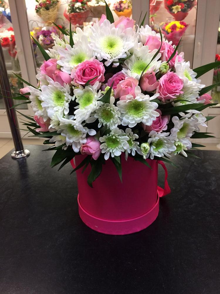 Цветочная композиция из Розы и Хризантемы в шляпной коробке в Лысые Горы