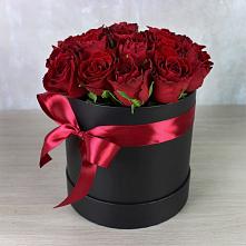 Цветочная композиция из Розы в шляпной коробке в Лысые Горы